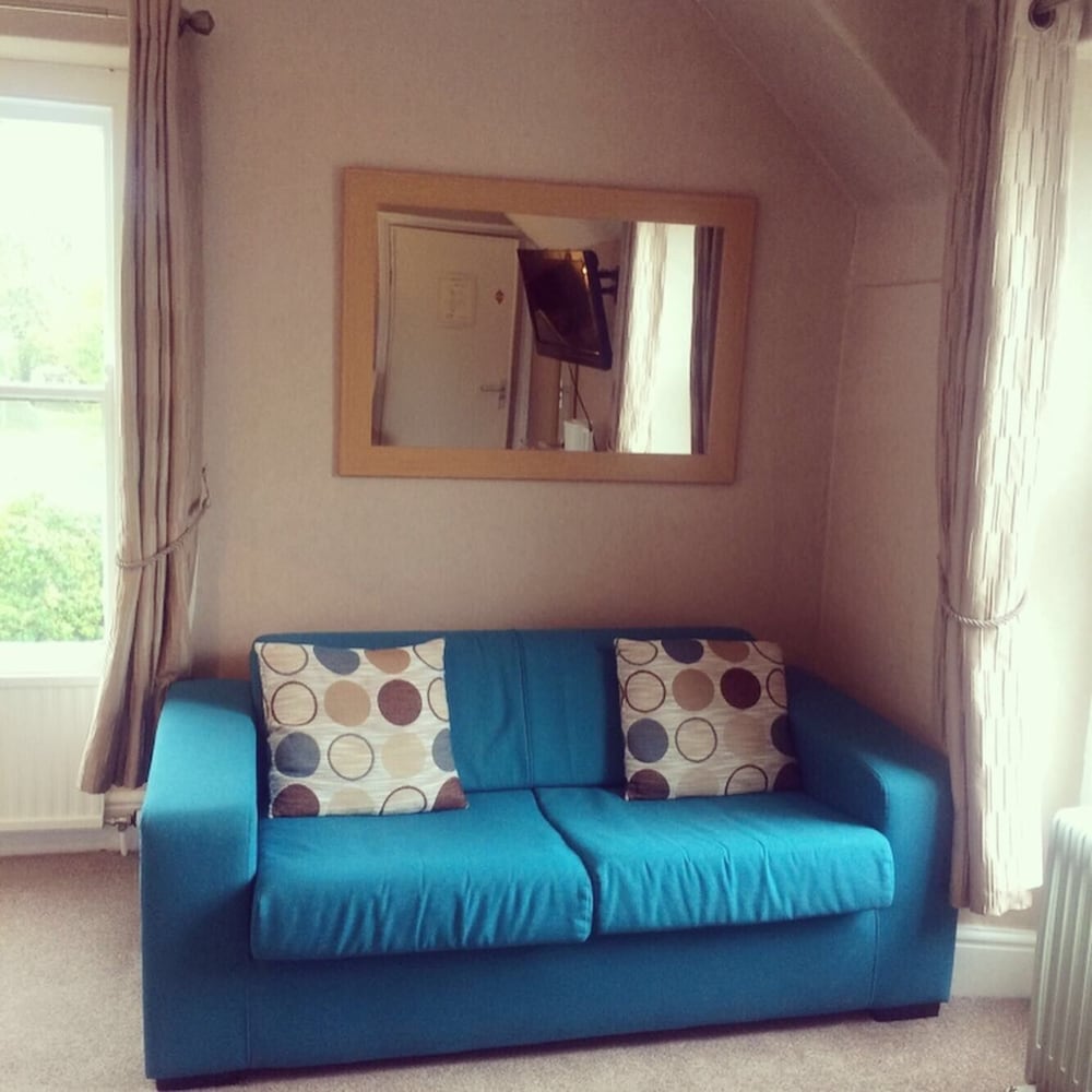 Highcliffe Hotel 26/48