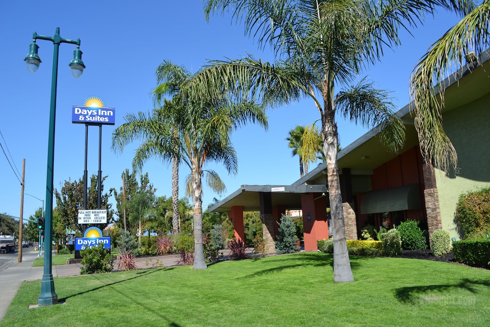 Days Inn & Suites by Wyndham Lodi 28/36