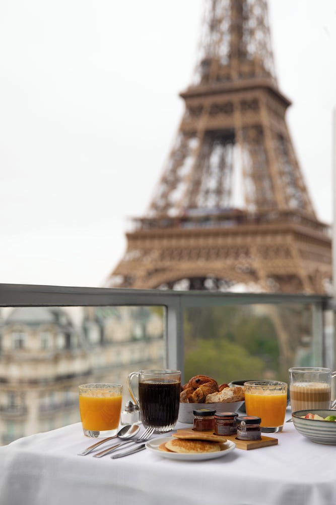 Pullman Paris Tour Eiffel Hotel in PARIS