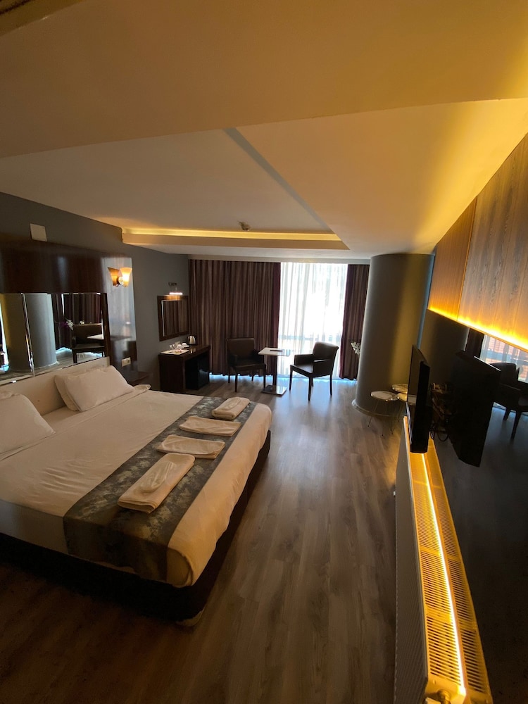 Yucel Hotel 7/50