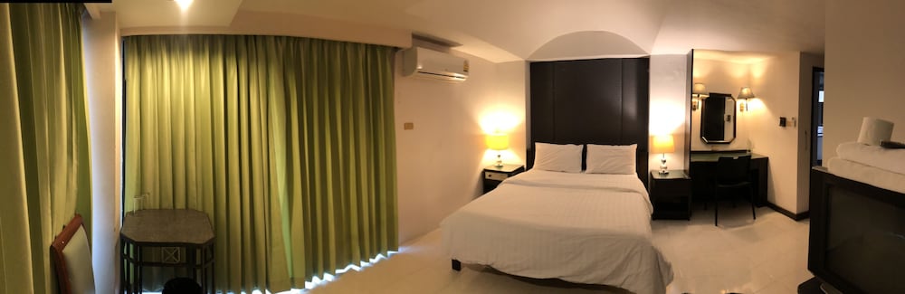 S.C. Heritage Hotel 32/43