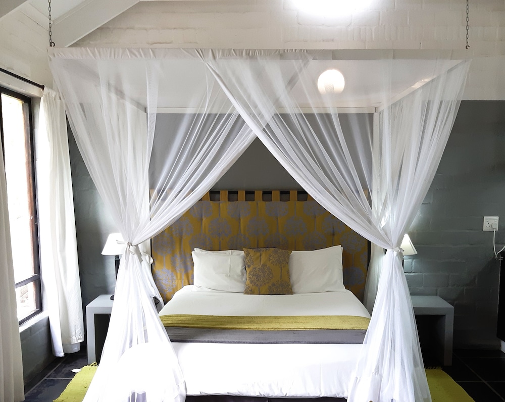 STUDIO, QUEEN BED