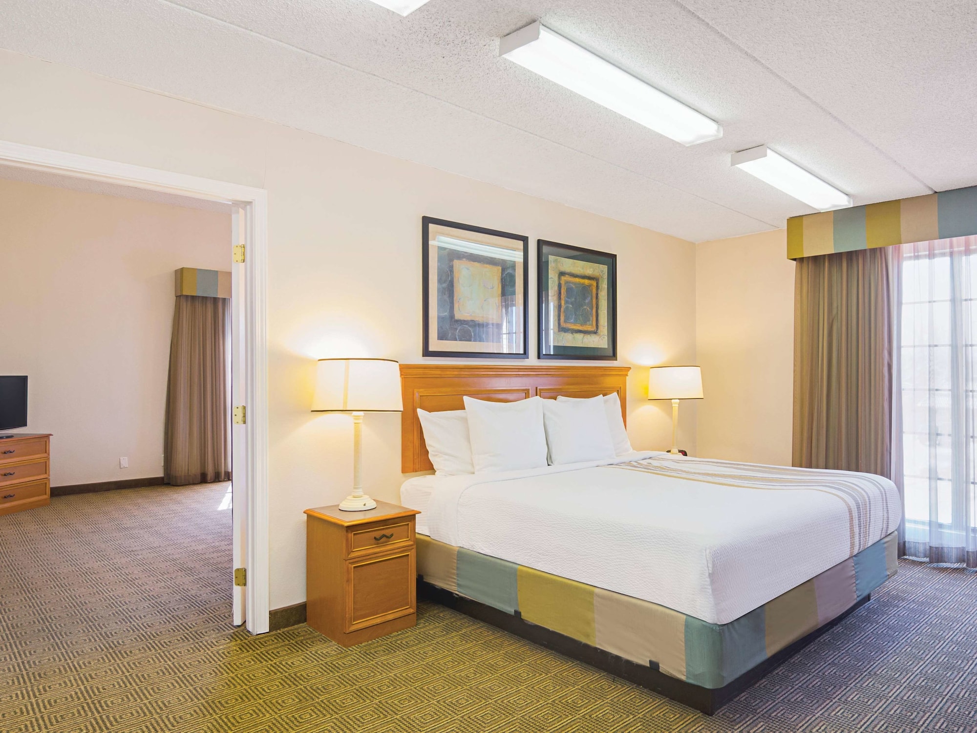 جناح بسرير كينج، Ramada by Wyndham Westminster Denver 2/8
