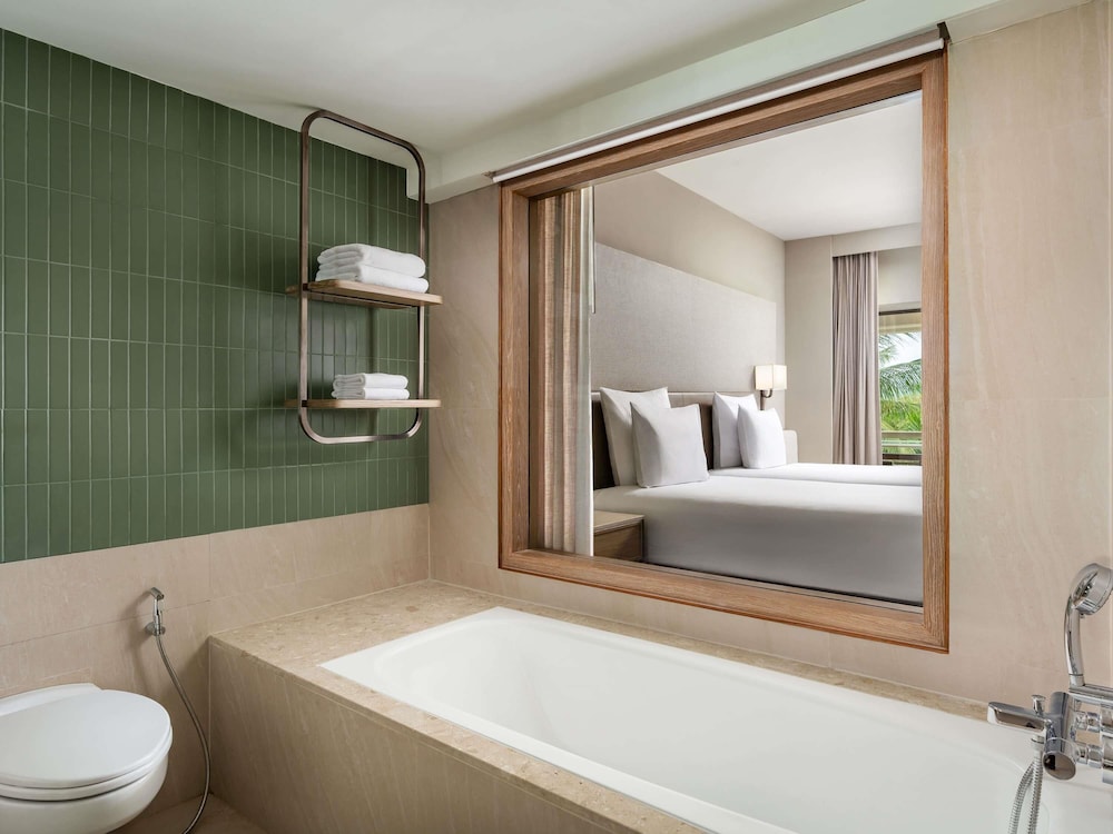 Pullman Phuket Karon Beach Resort 80/80