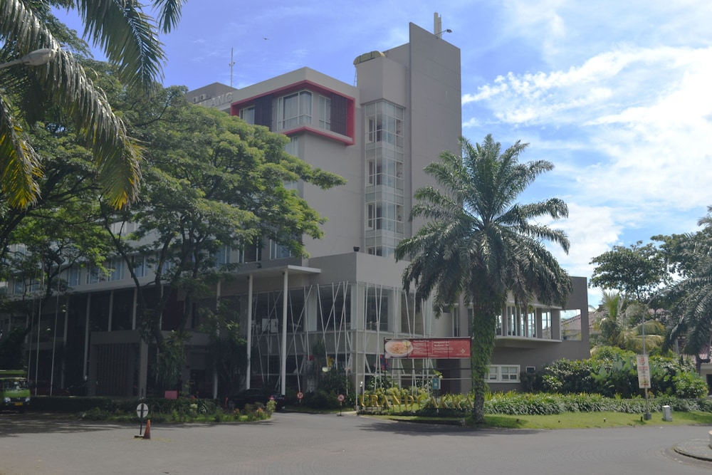 Grand Cakra Hotel 1/52