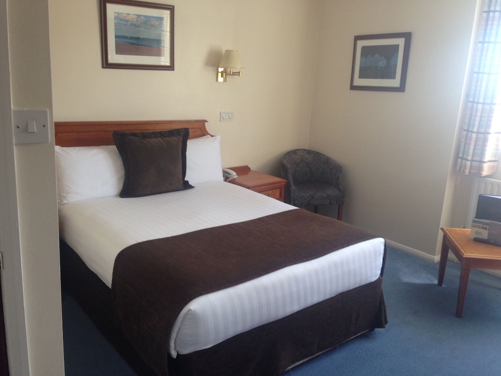 ROOM, DOUBLE BED