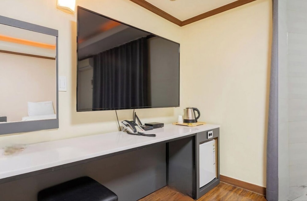 Donghae Gloria Tourist Hotel 6/50