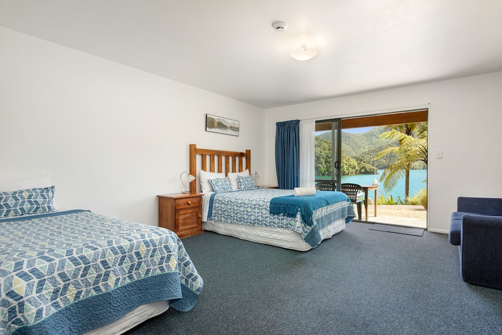 LOCHMARA LODGE 7/50