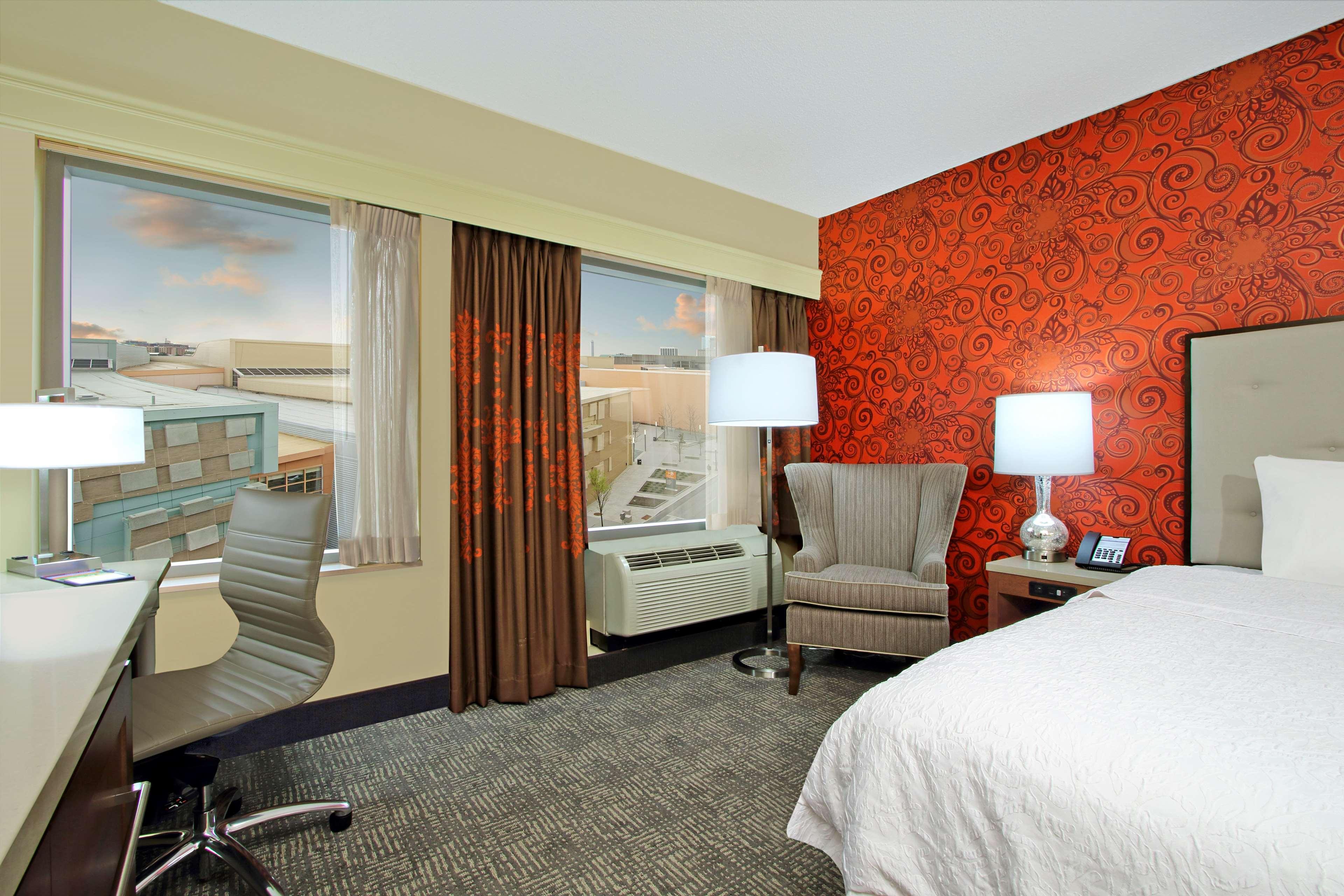 1 BEDROOM, DELUXE, KING BED, SOFA