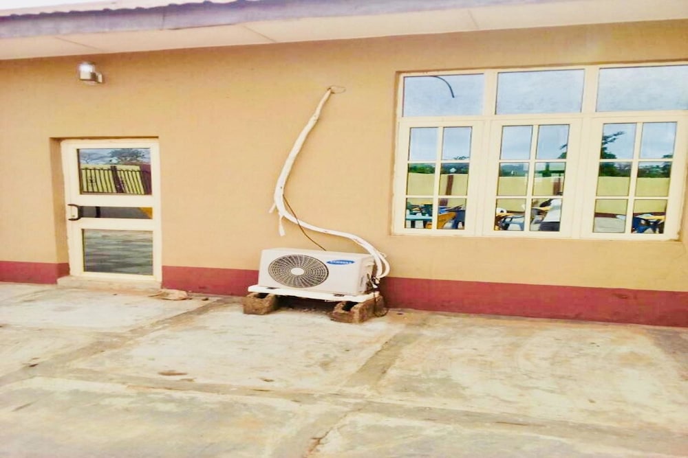 Momak 4 Hotel & Suites 5/7