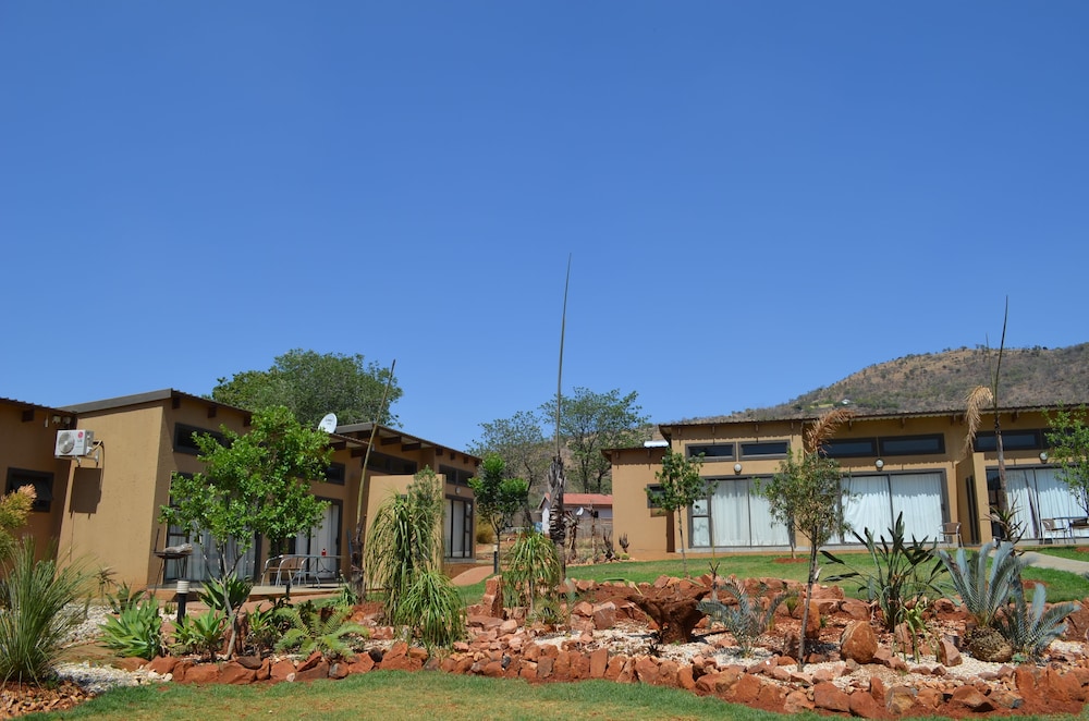 Manor Hills Guest Lodge 2/40