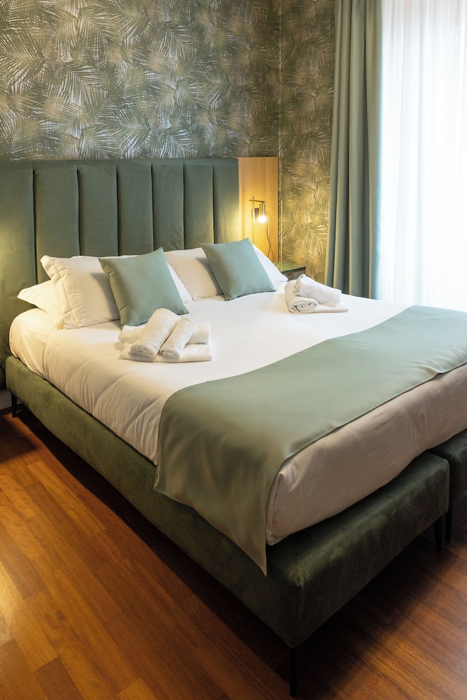 CLASSIC, QUEEN BED