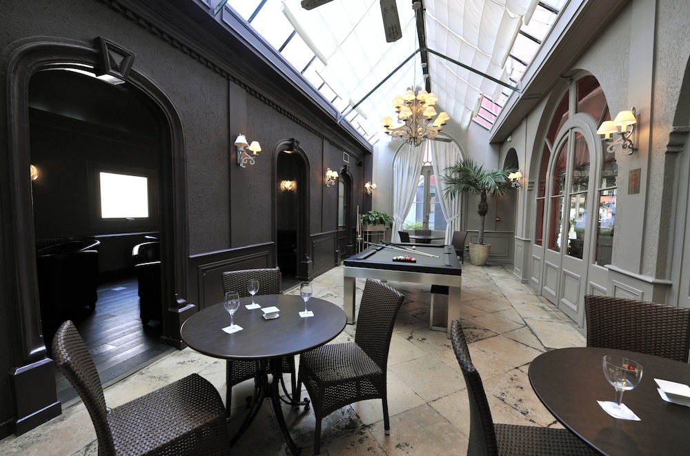Hotel de Bourgogne 58/69