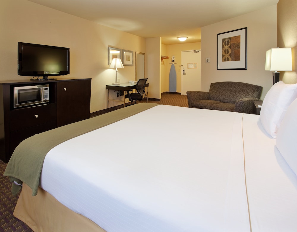 Holiday Inn Express Union City(San Jose) 30/59