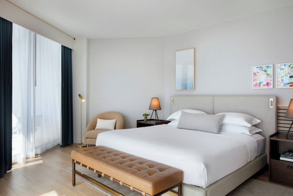 1 Bedroom, Suite, King Bed, Water View