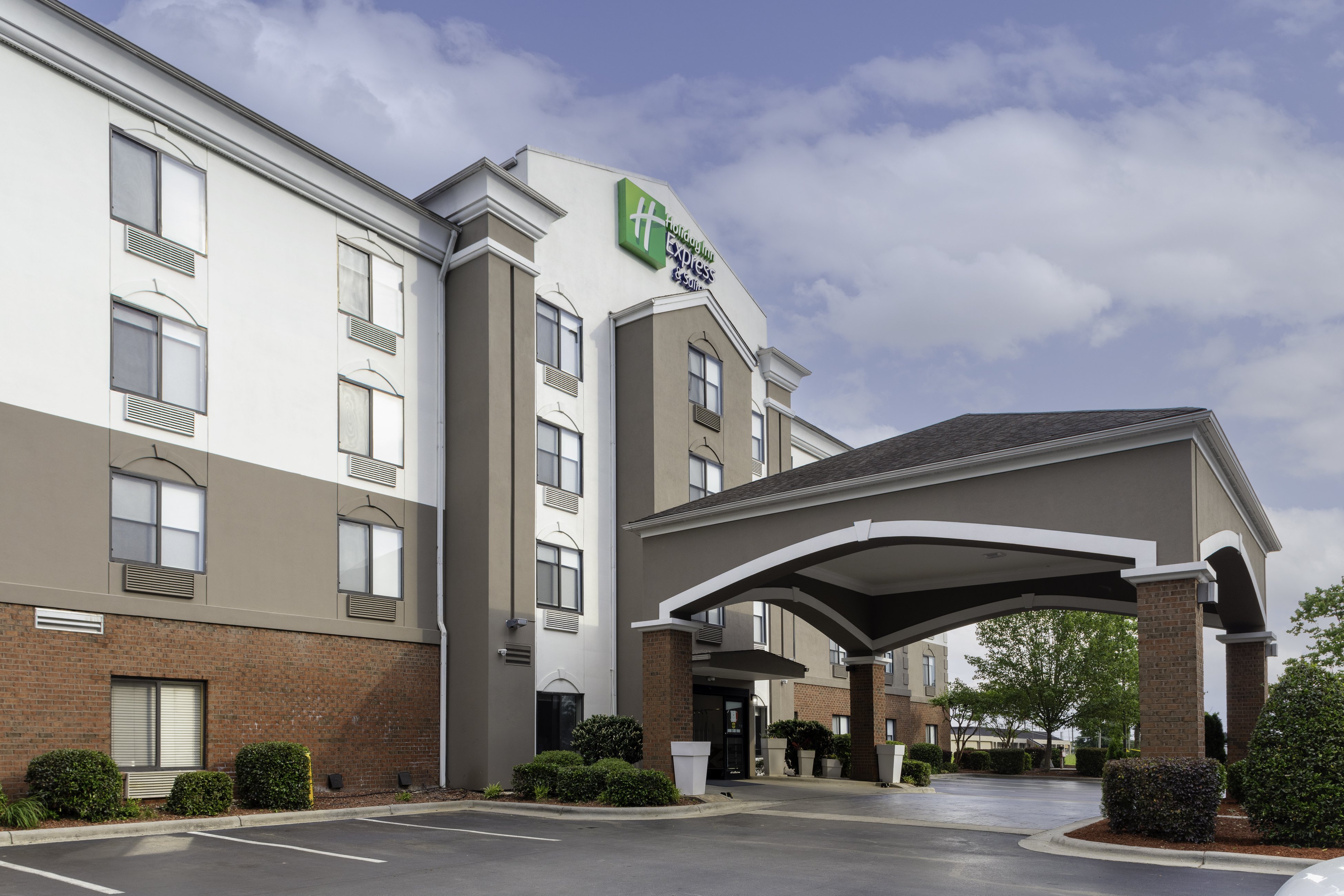 Holiday Inn Express Suites Roanoke Rapids Se 67/72