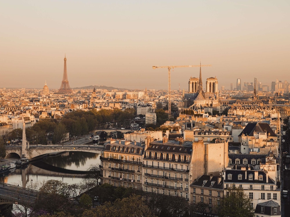 SO/ PARIS 48/50