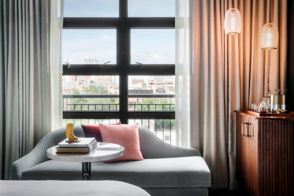 PERRY LANE HOTEL, A LUXURY COLLECTION HOTEL, SAVANNAH 30/60