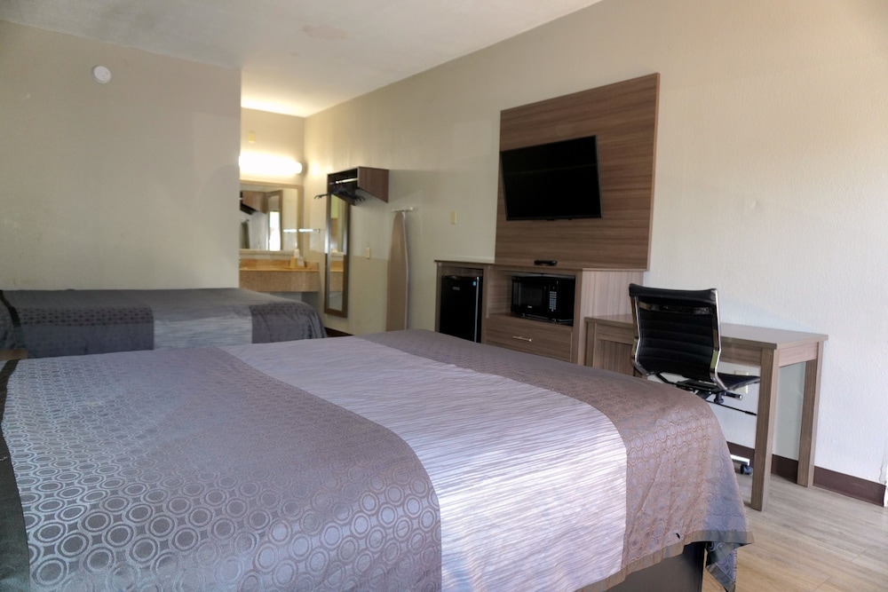 DELUXE, DOUBLE BED, SMOKING