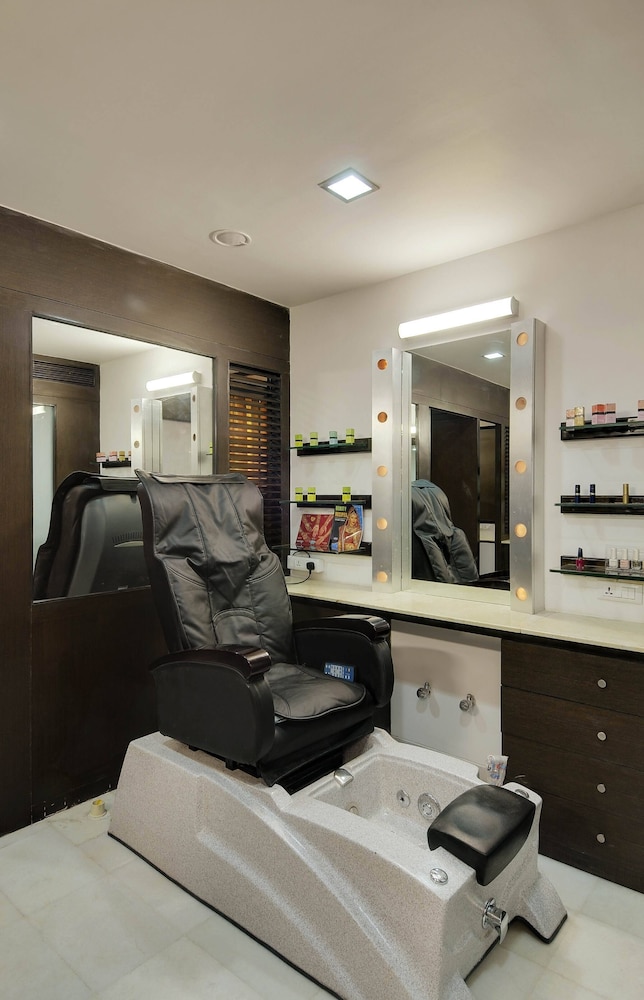 INDER RESIDENCY 24/58