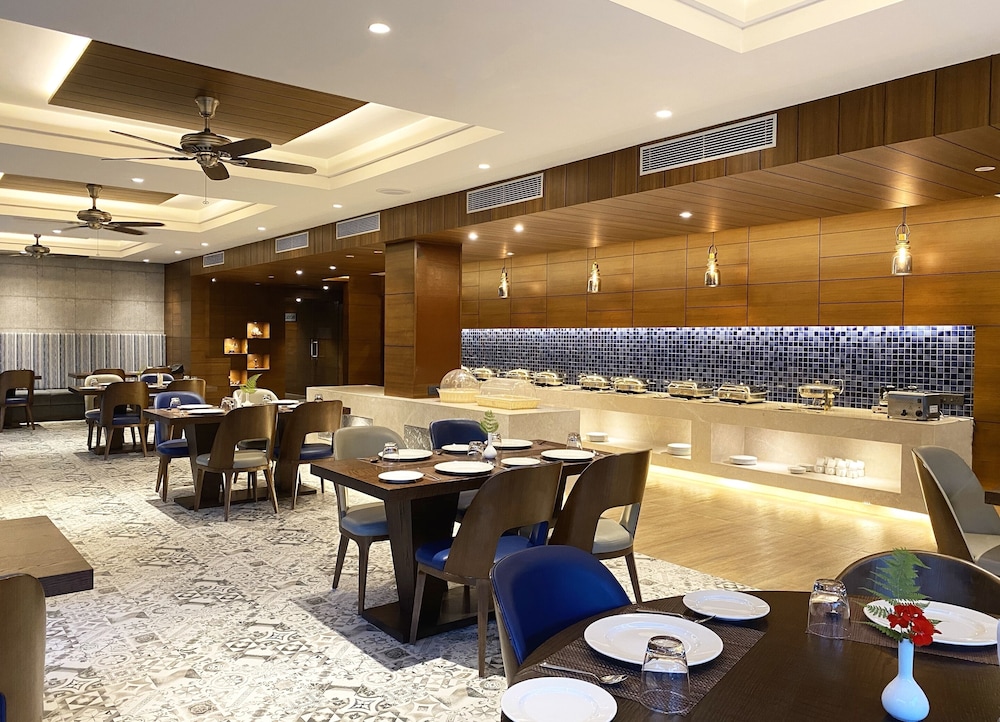 The Rosefinch Sarovar Portico 20/40