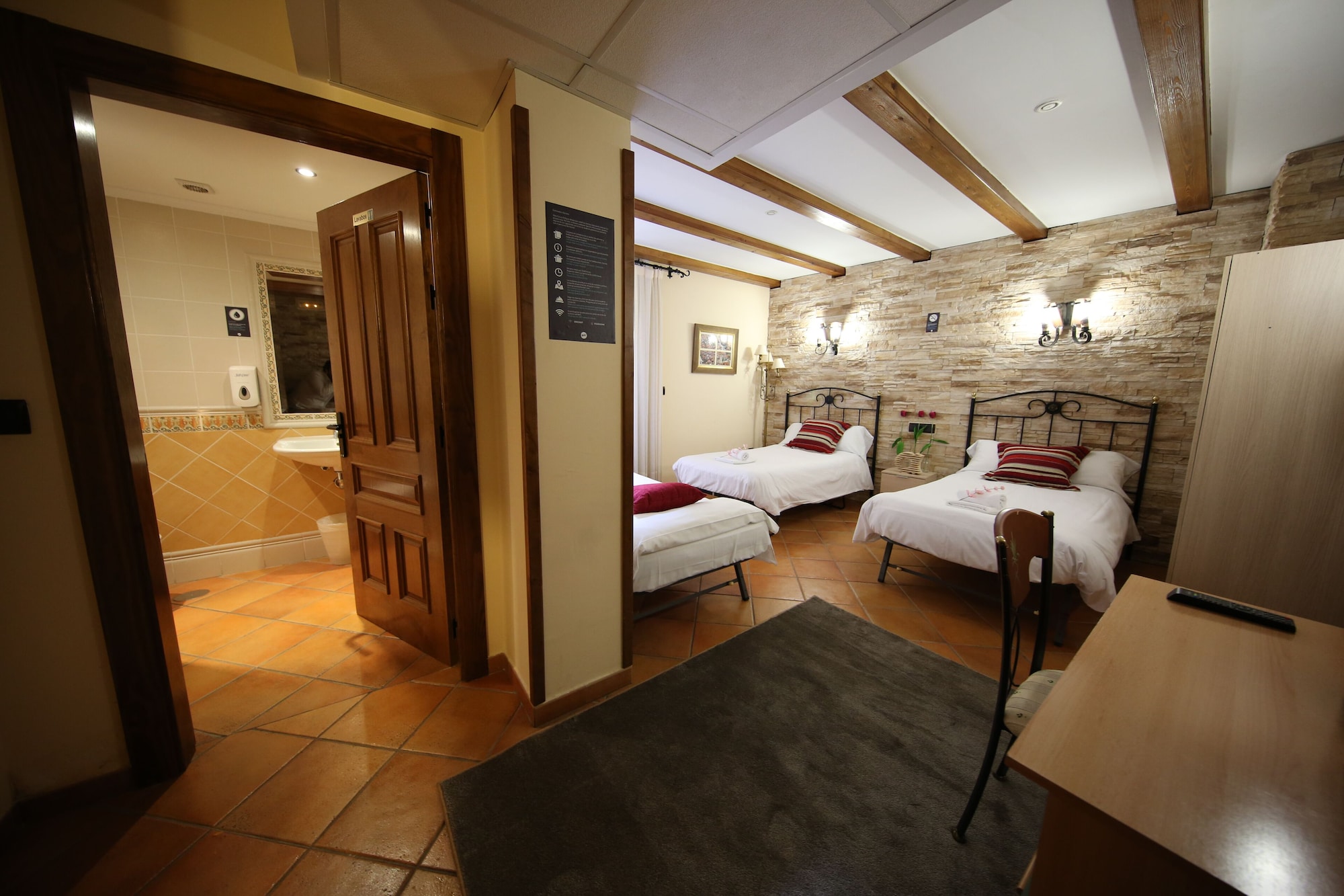 ROOM, TRIPLE, DOUBLE BED