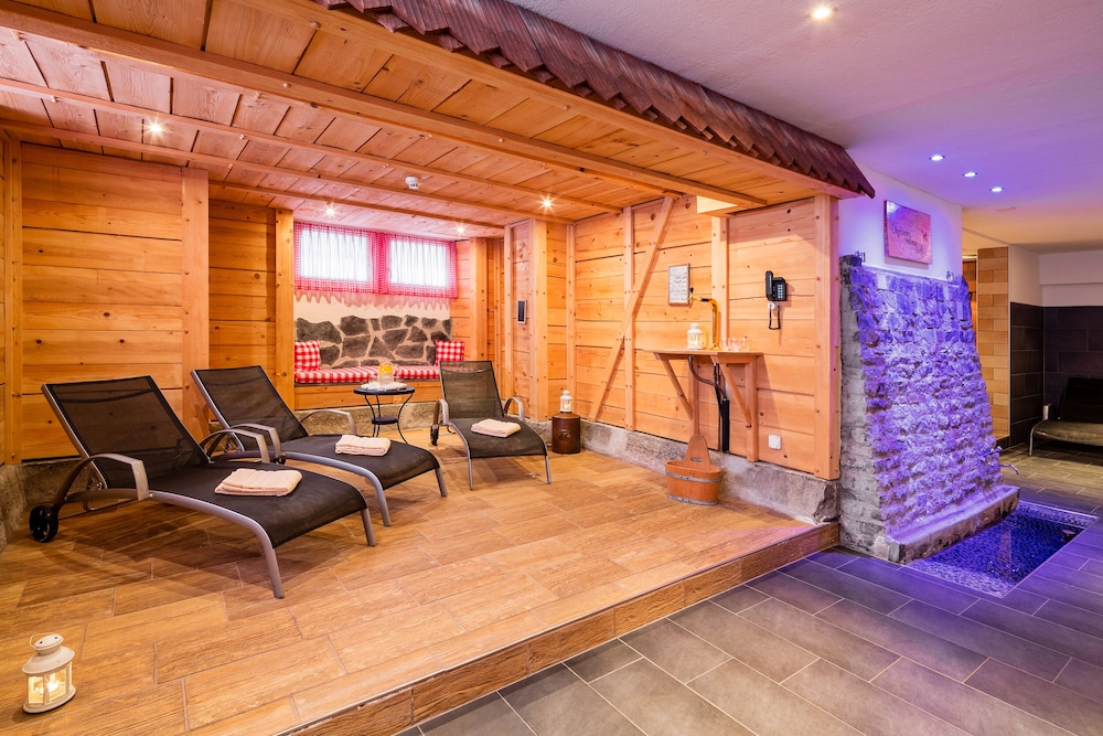 Carlton-Europe Vintage Adult Hotel 38/56