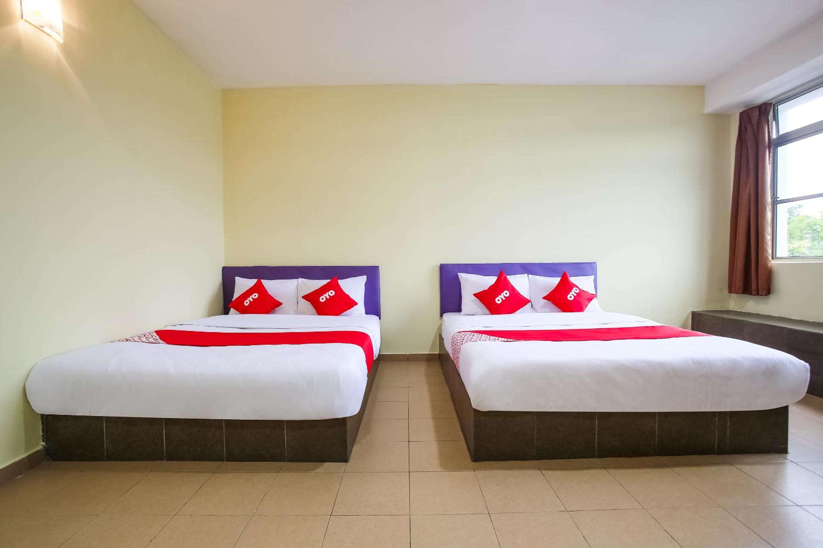 Oyo 89585 Hotel Happy Inn 4/21