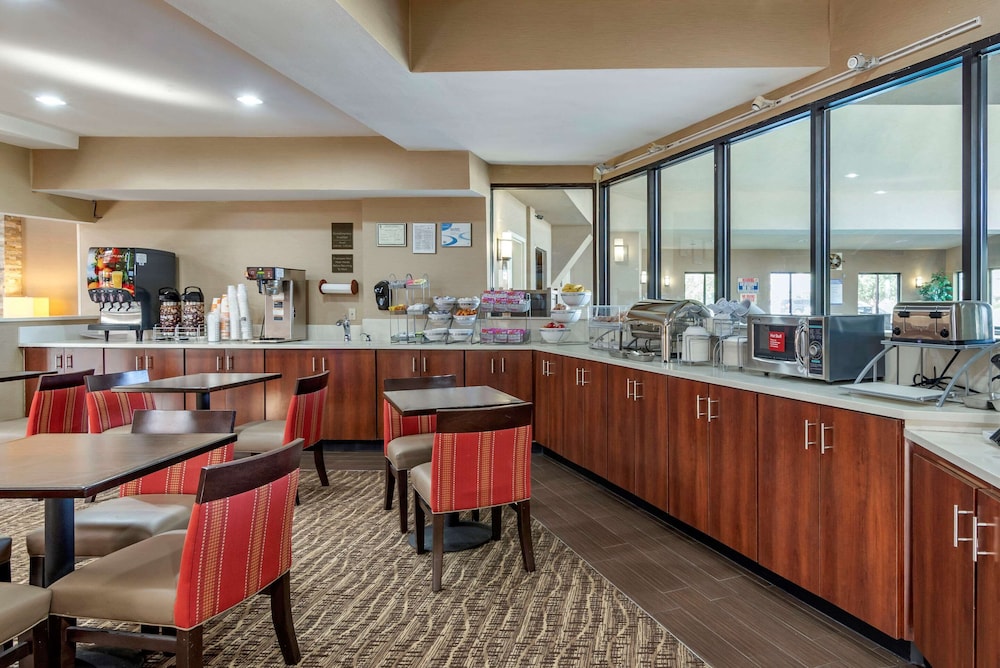 Comfort Suites Warner Robins 40/56