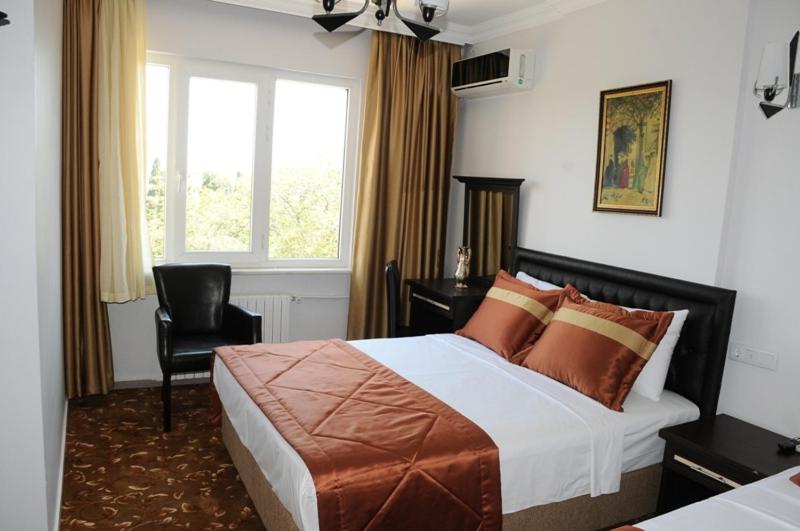 KUK HOTEL 10/22