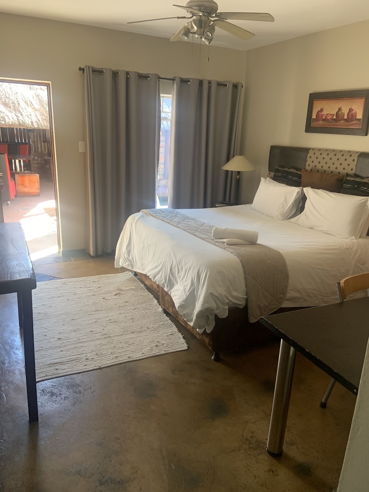 Africa Footprints Guest House 12/21