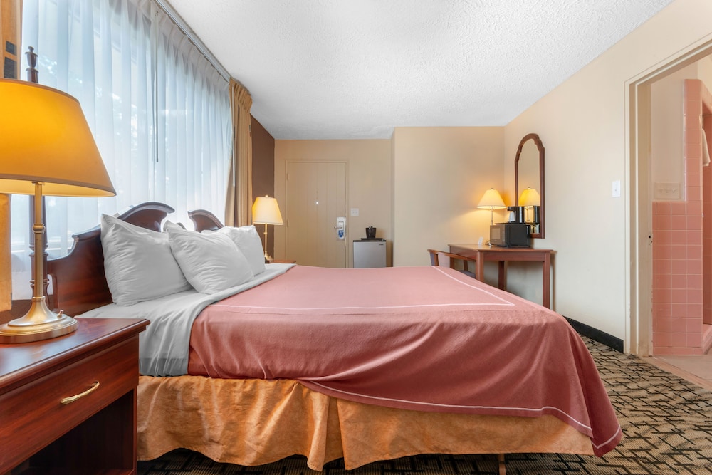 Americas Best Value Inn & Suites - Clarence/Buffalo East 23/49