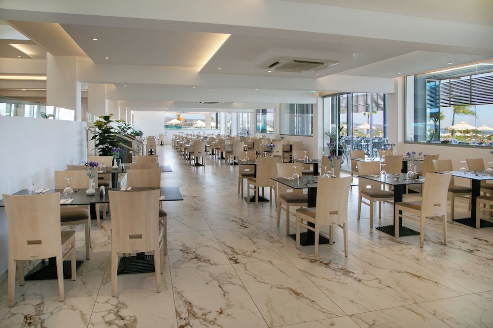 Asterias Beach Hotel 51/62