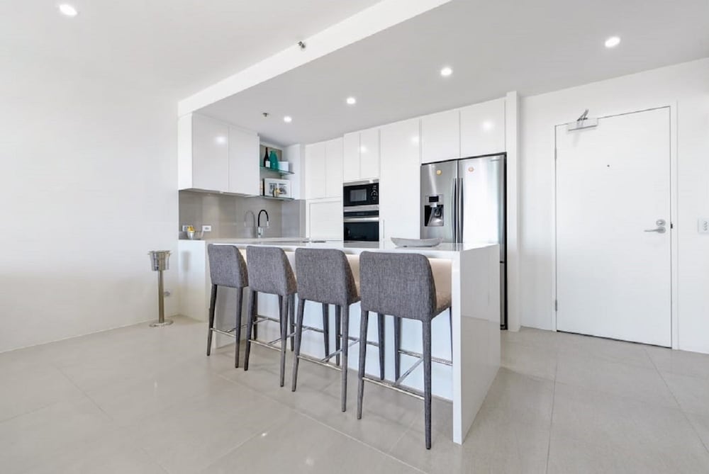 Grand Apartments 3/46