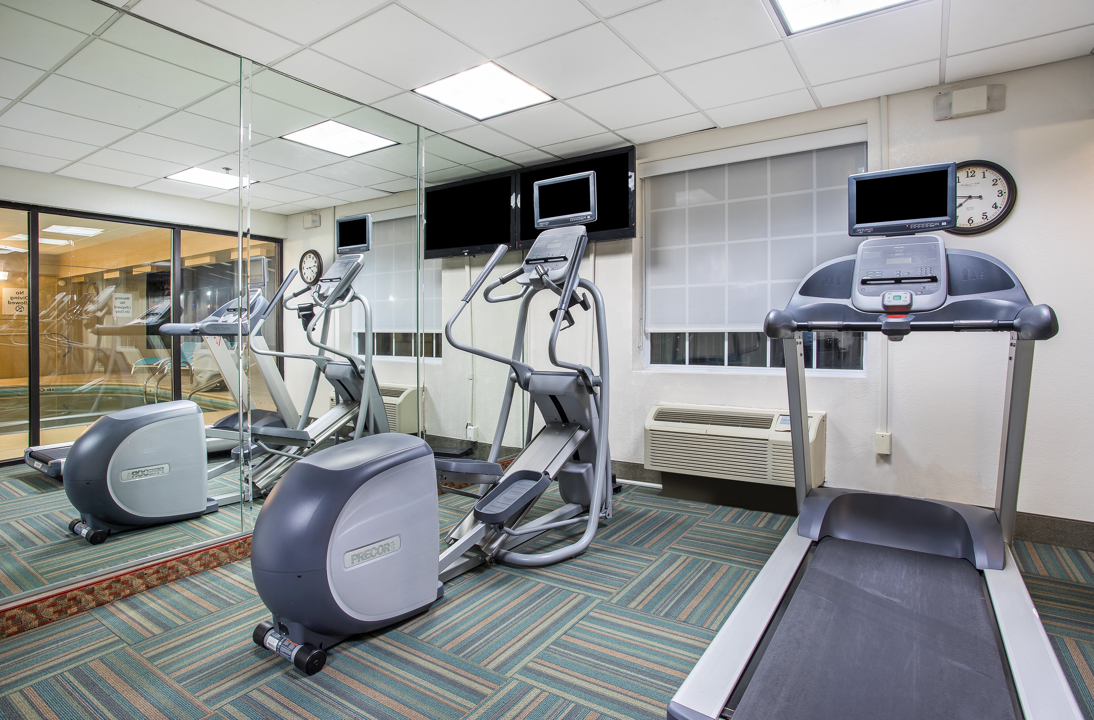 Holiday Inn Express Hotel Suites Alcoa Knoxville Airport 34/53
