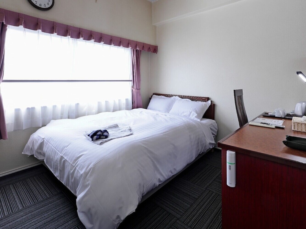 SEMI ROOM, SEMI DOUBLE BED