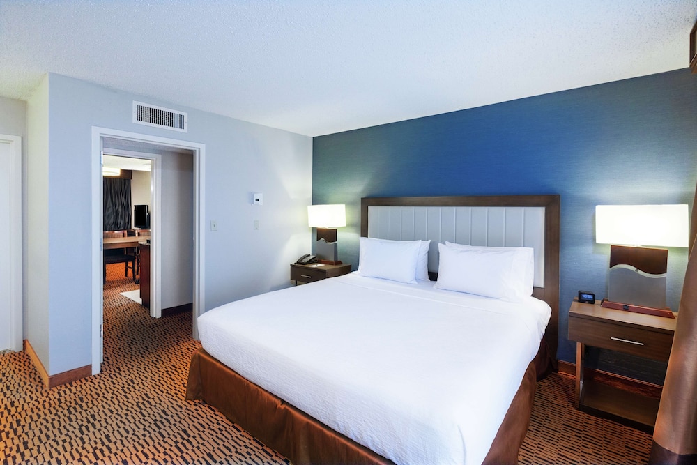 Embassy Suites by Hilton Dallas Market Center 25/72