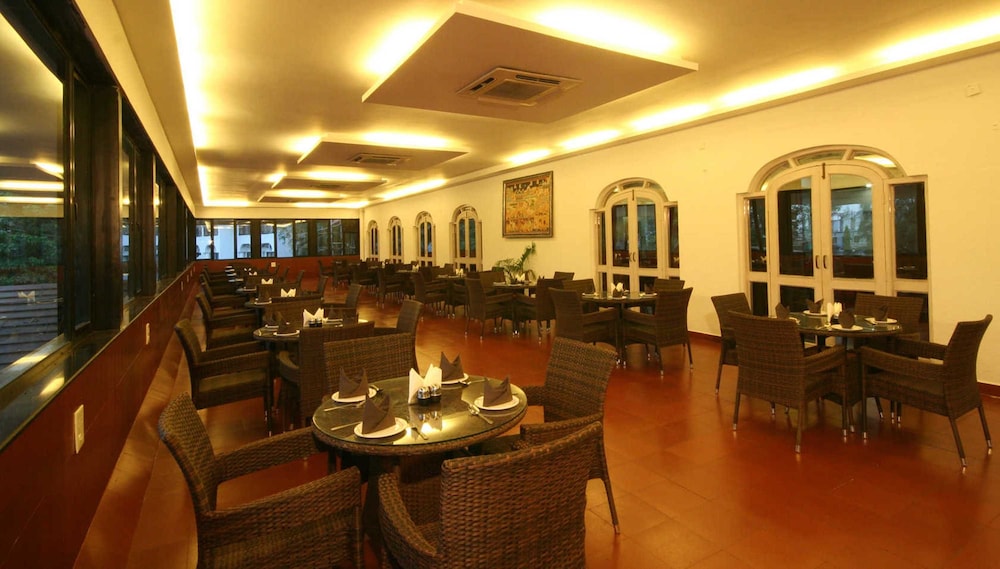 HOTEL KHANVEL RESORT 30/50