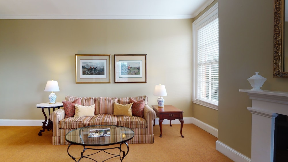 The Presidents Quarters Inn 44/76