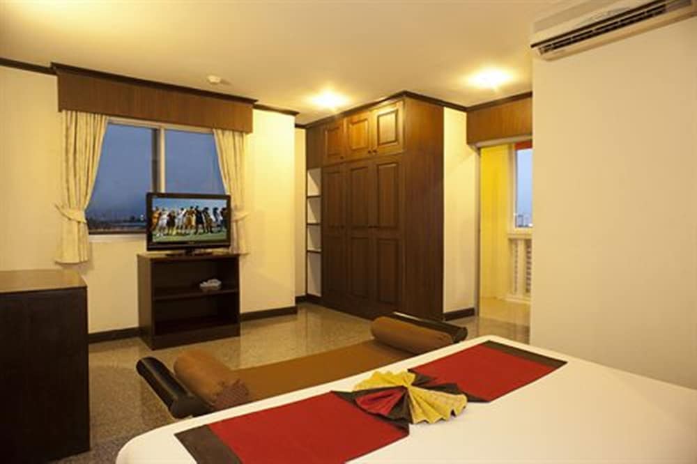 Royal Peninsula Hotel 42/66