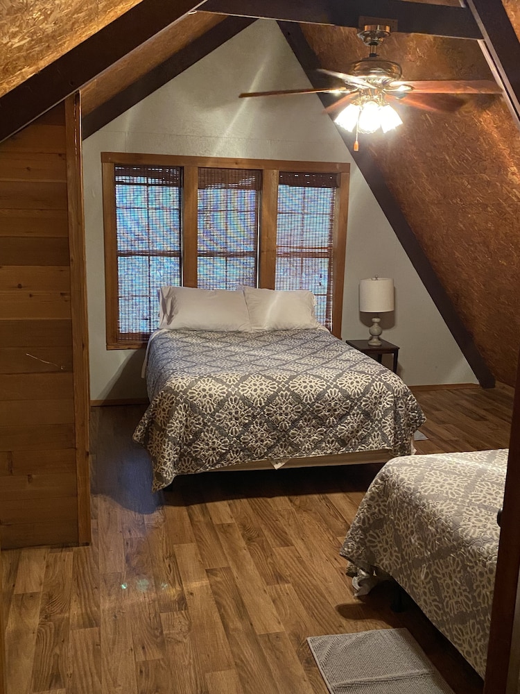 Frio Springs Lodges 16/50