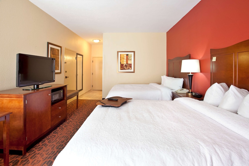 1 BEDROOM, SUITE, 2 QUEEN BEDS, KITCHEN
