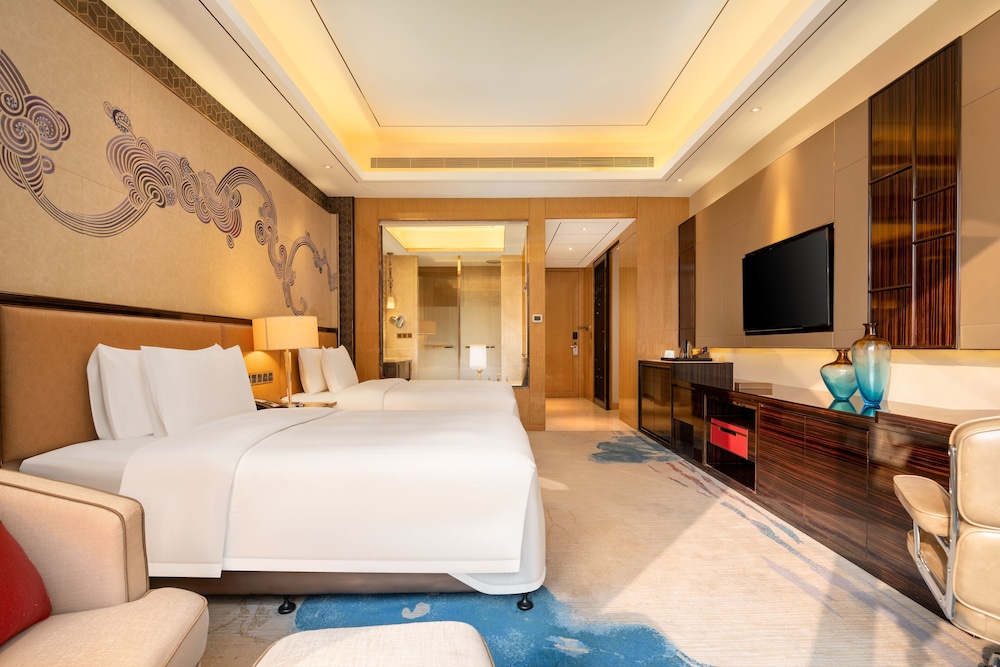 GRAND, DELUXE, TWIN BEDS