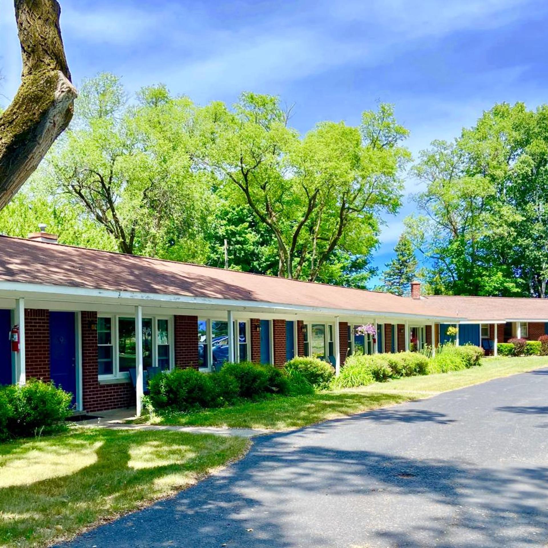 Elk Rapids Lakeshore Inn 36/42