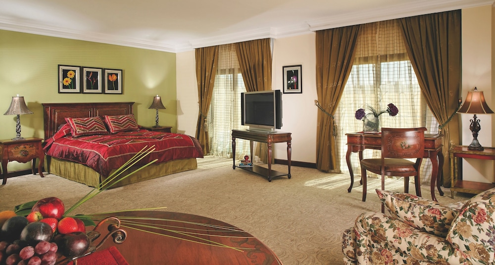 The Convention Center Royal Suites Hotel 30/50