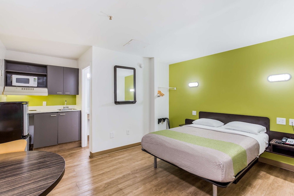 Studio 6 Extended Stay - Jacksonville, FL - South 14/46