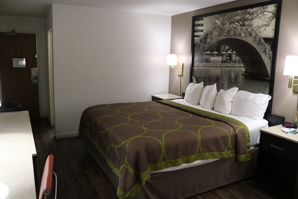Room, King Bed