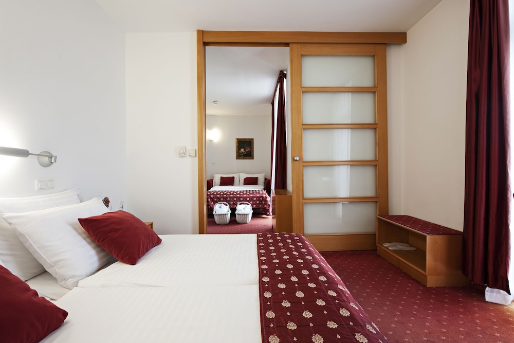 Izvir Hotel 35/47