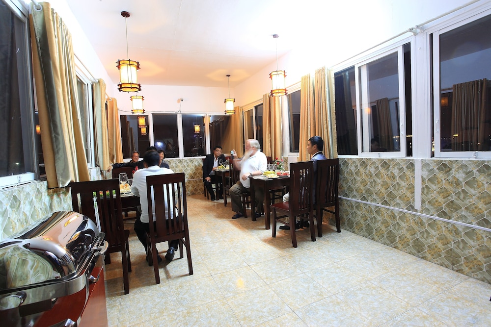 Luxury Hotel 47/58