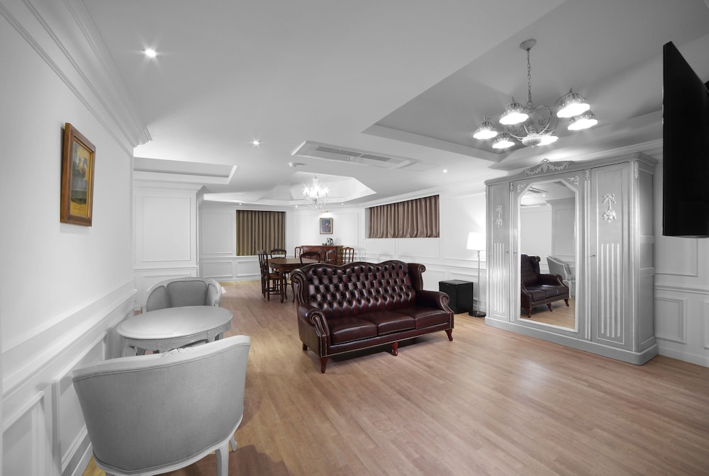 Hillside Hotel 24/43
